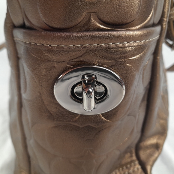 Coach Y2K Shoulder Bag - NEVER USED - 100% AUTHENTIC - METALLICA GOLD - Picture 5 of 7